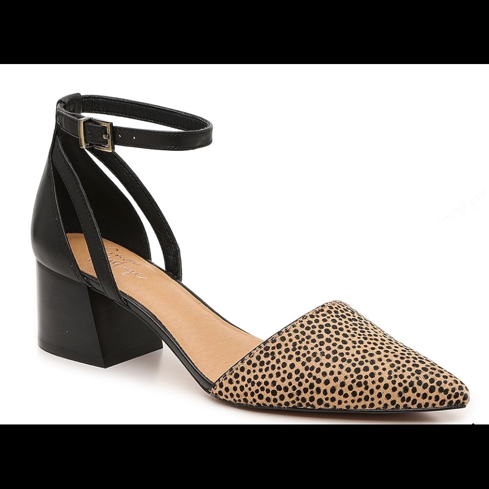 NEW Crown Vintage Vavi Pump (size 8)